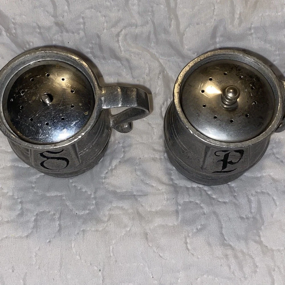 Vintage‎ RWP Wilton Plough Tavern Armetale Pewter - Salt & Pepper Shaker READ